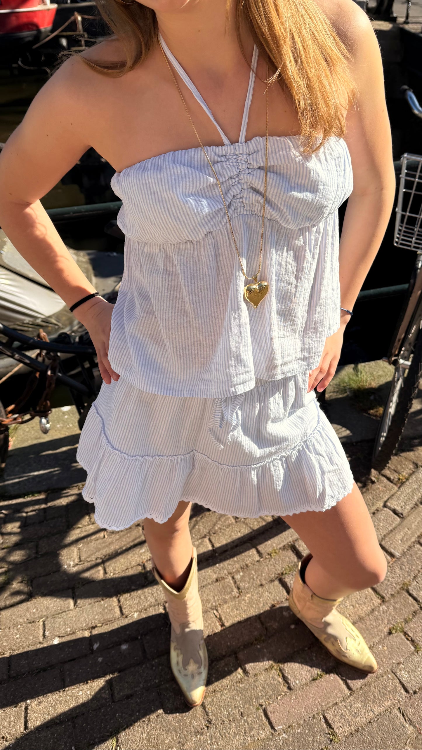 Isabella strapless of haltertop lichtblauw met wit gestreept
