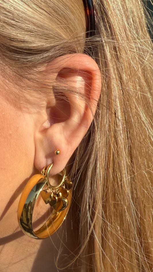 Gouden ringetje met hartjes