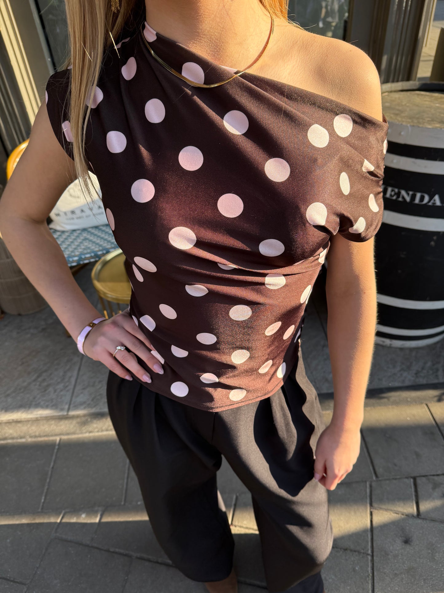 Dots top
